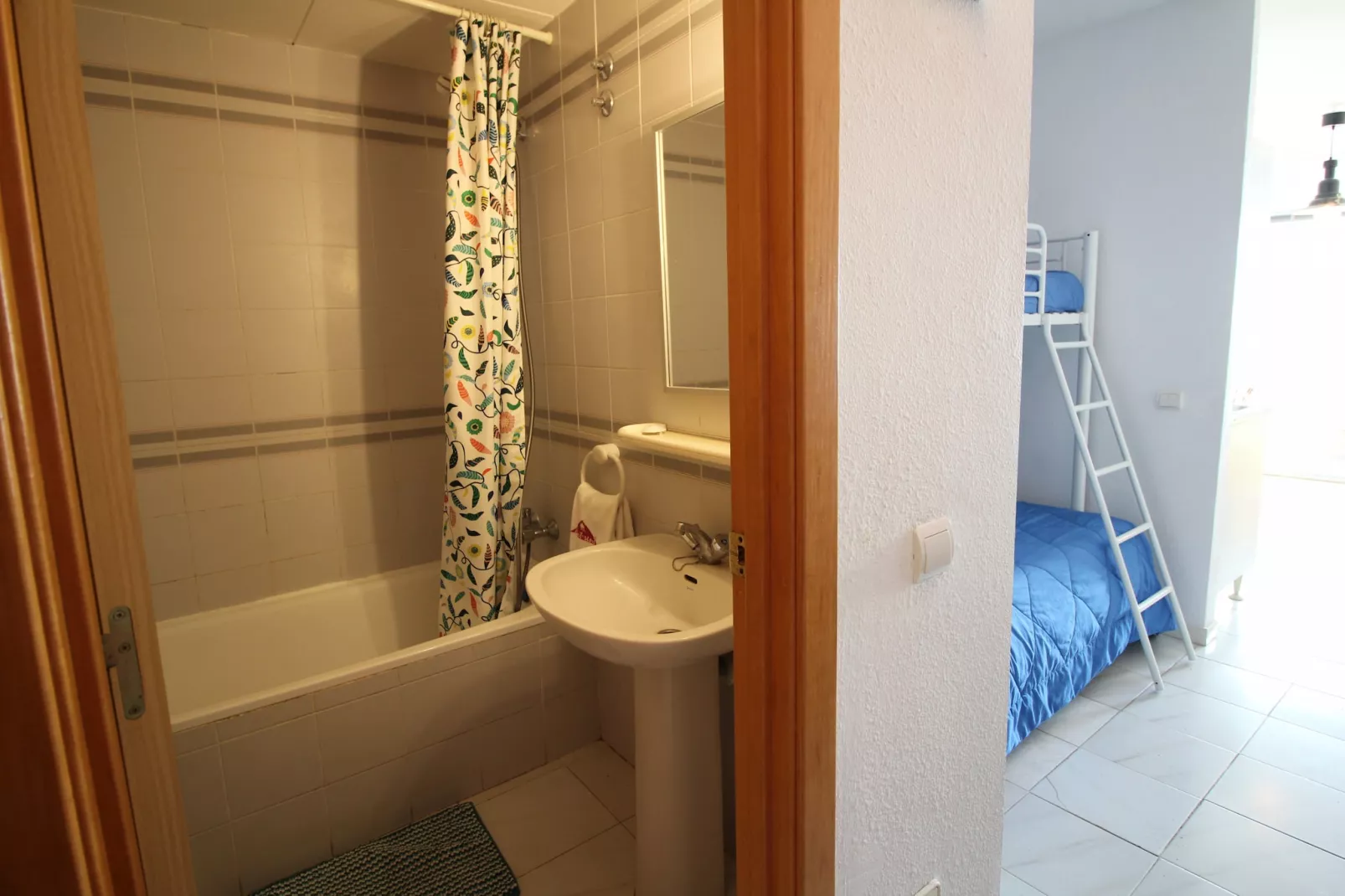 0111-MIAMI 7º 6-Badkamer