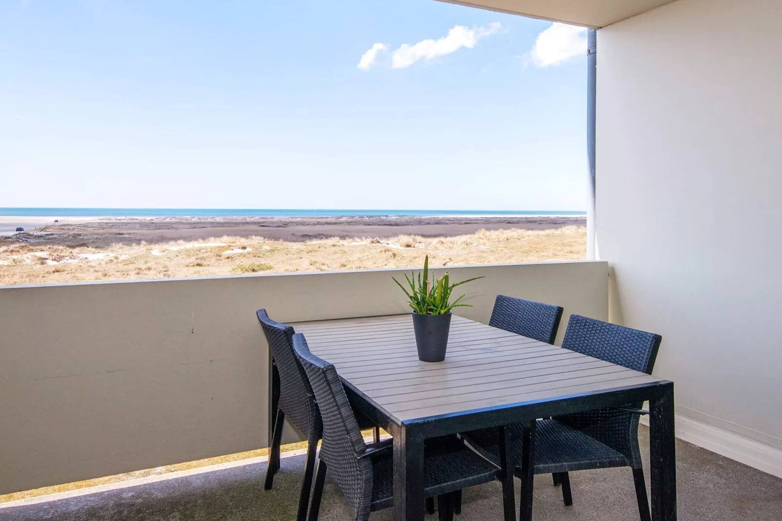 2 room w/seaview-Waterzicht