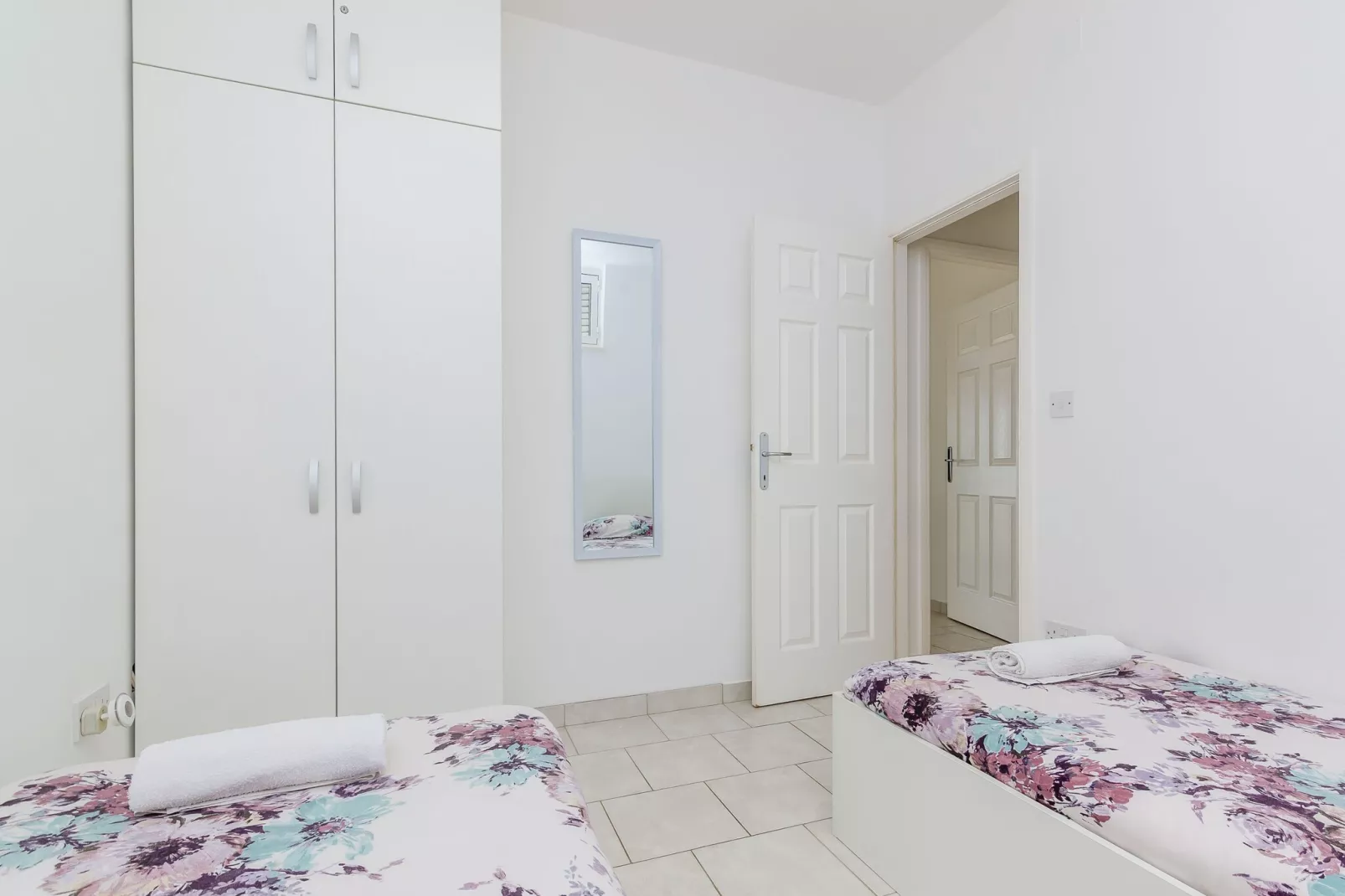 Apartment Franceska -Two-Bedroom Apartment with Terrace and Sea View-Slaapkamer