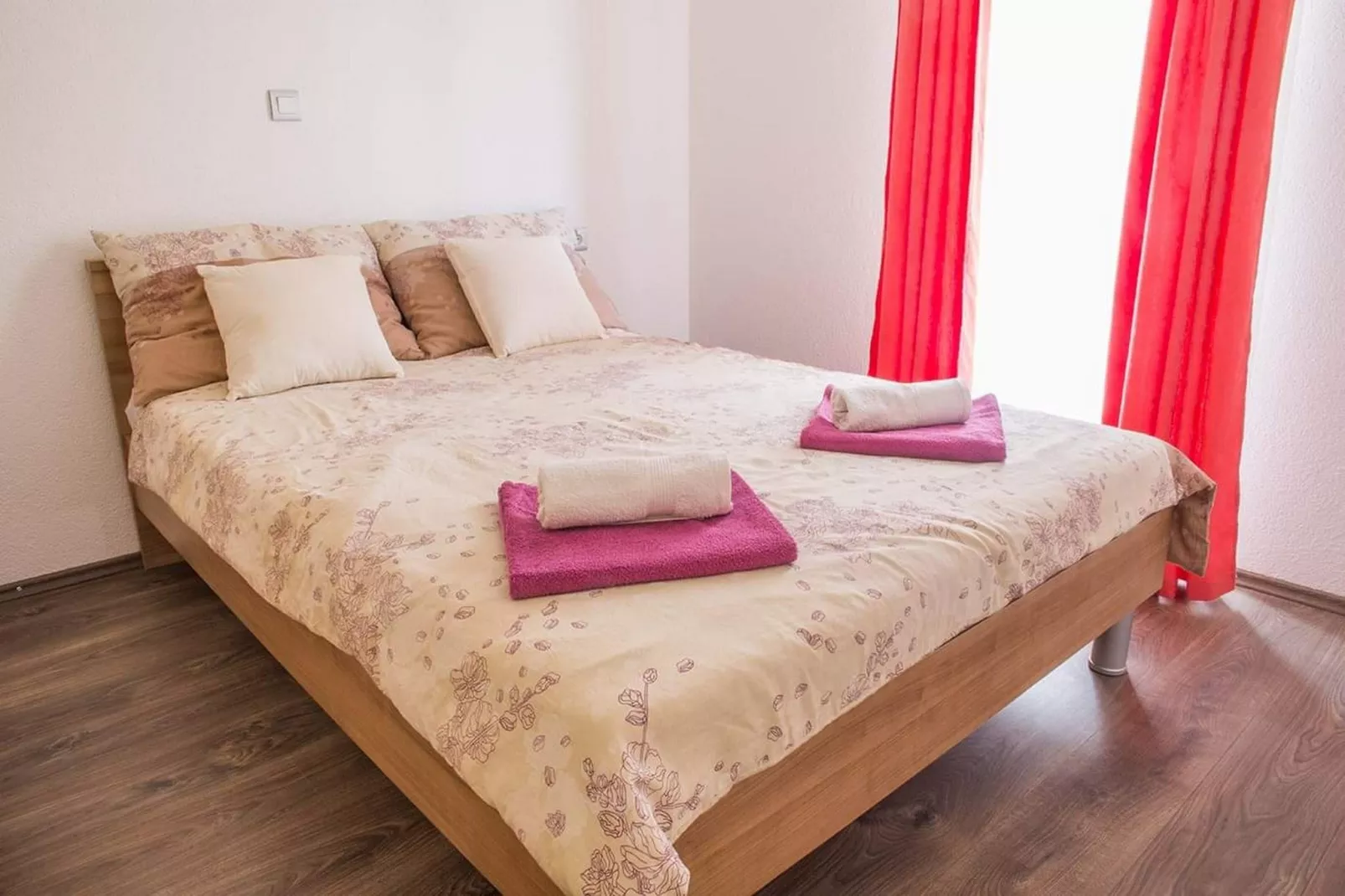 Holiday Home J&D No.2-Nine Bedroom House with Pool