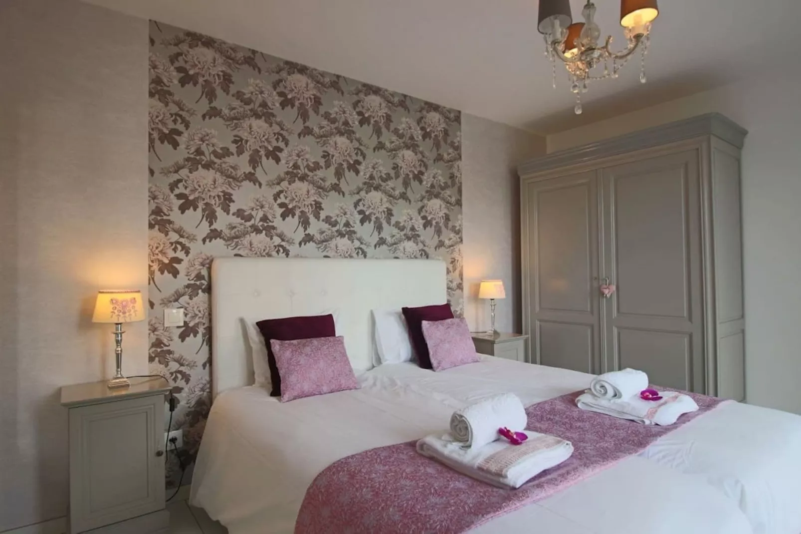 Arnage - Corner - Lodge - Piscine - Rêve au Mans-Slaapkamer