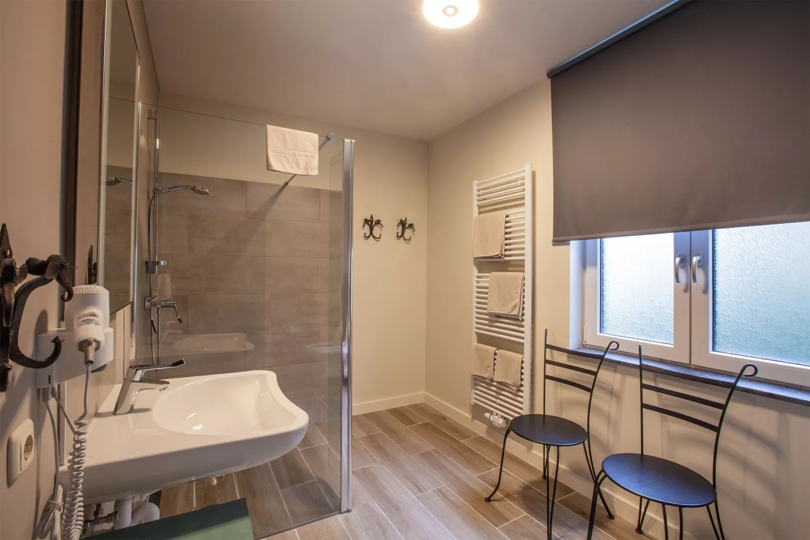 Luxe appartement Nous - Begane grond-Badkamer
