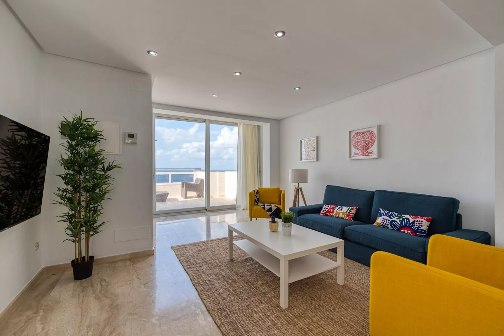 Awesome beachfront terrace By CanariasGetaway-Woonkamer