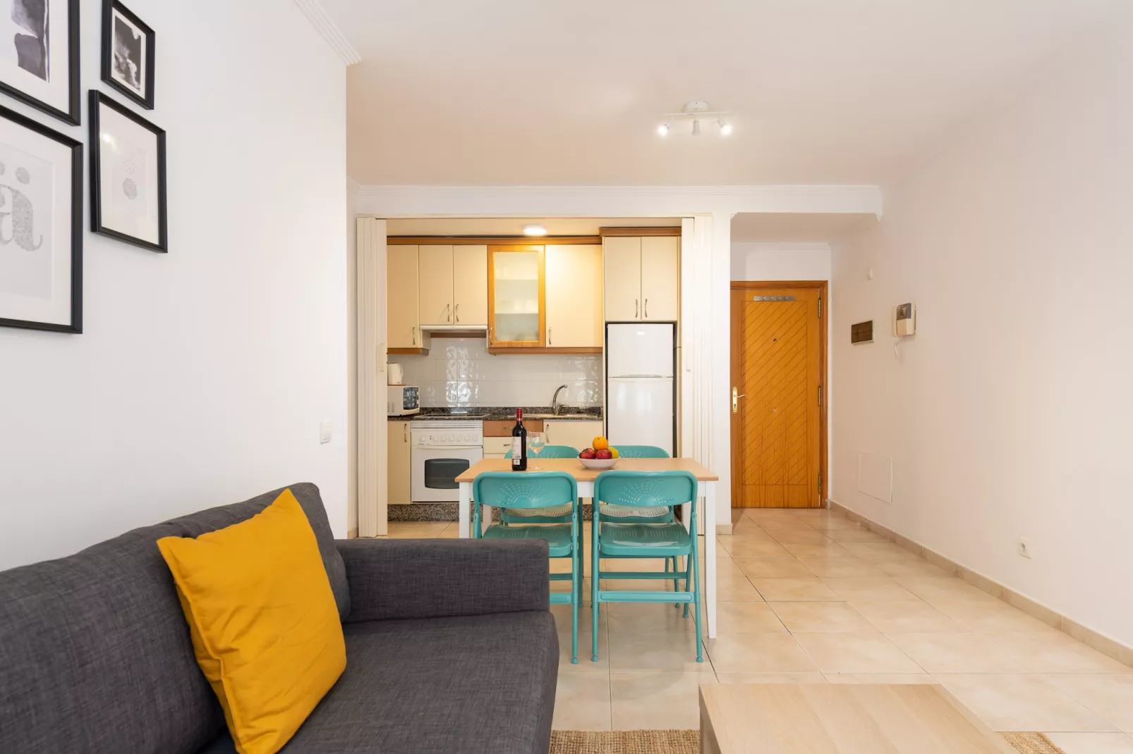 Surf Beach Canteras & Parking By CanariasGetaway-Woonkamer