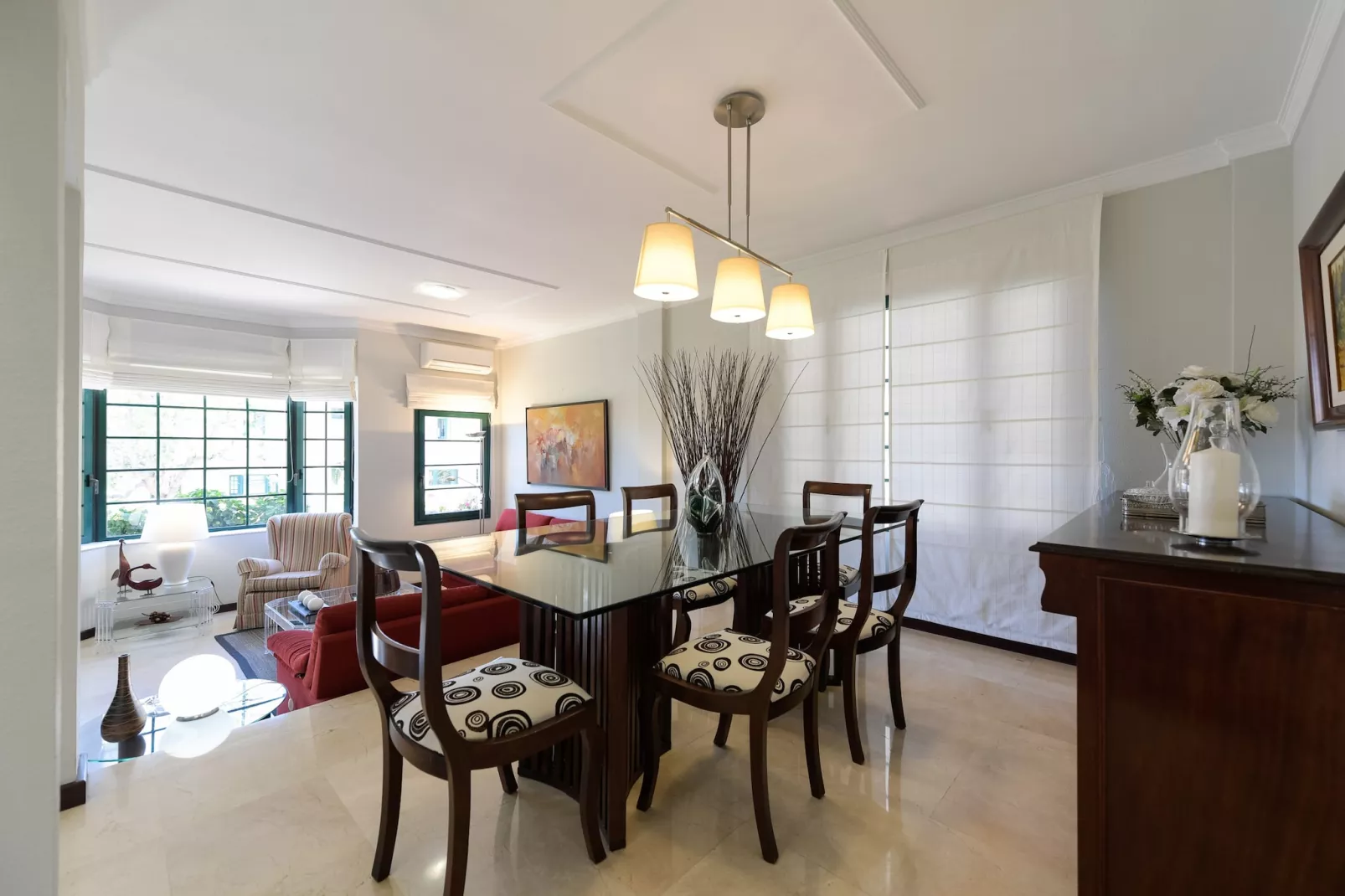 House with cozy garden BBQ and free parking-Woonkamer
