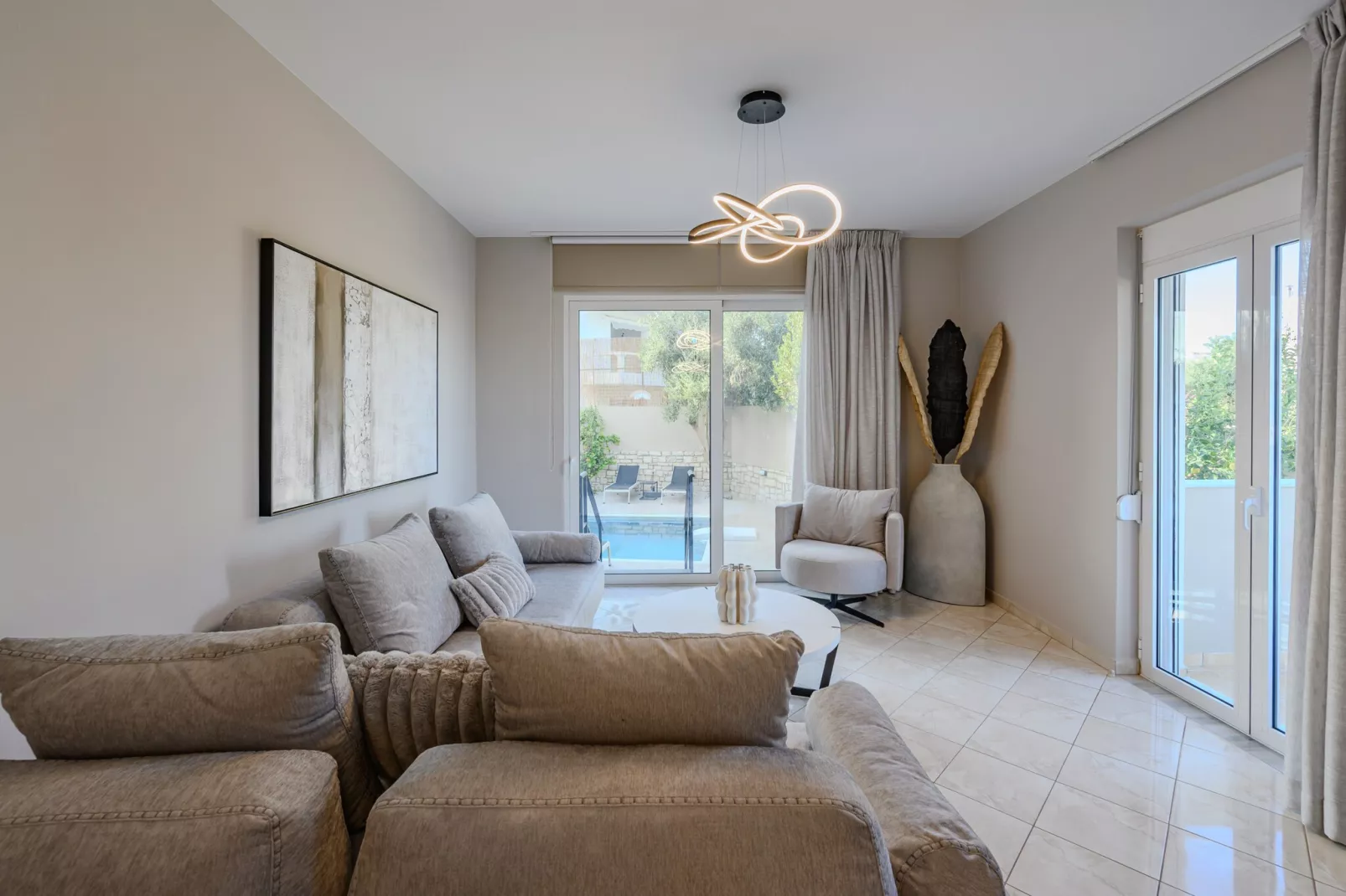 Foothills Tangerine Villa-Woonkamer