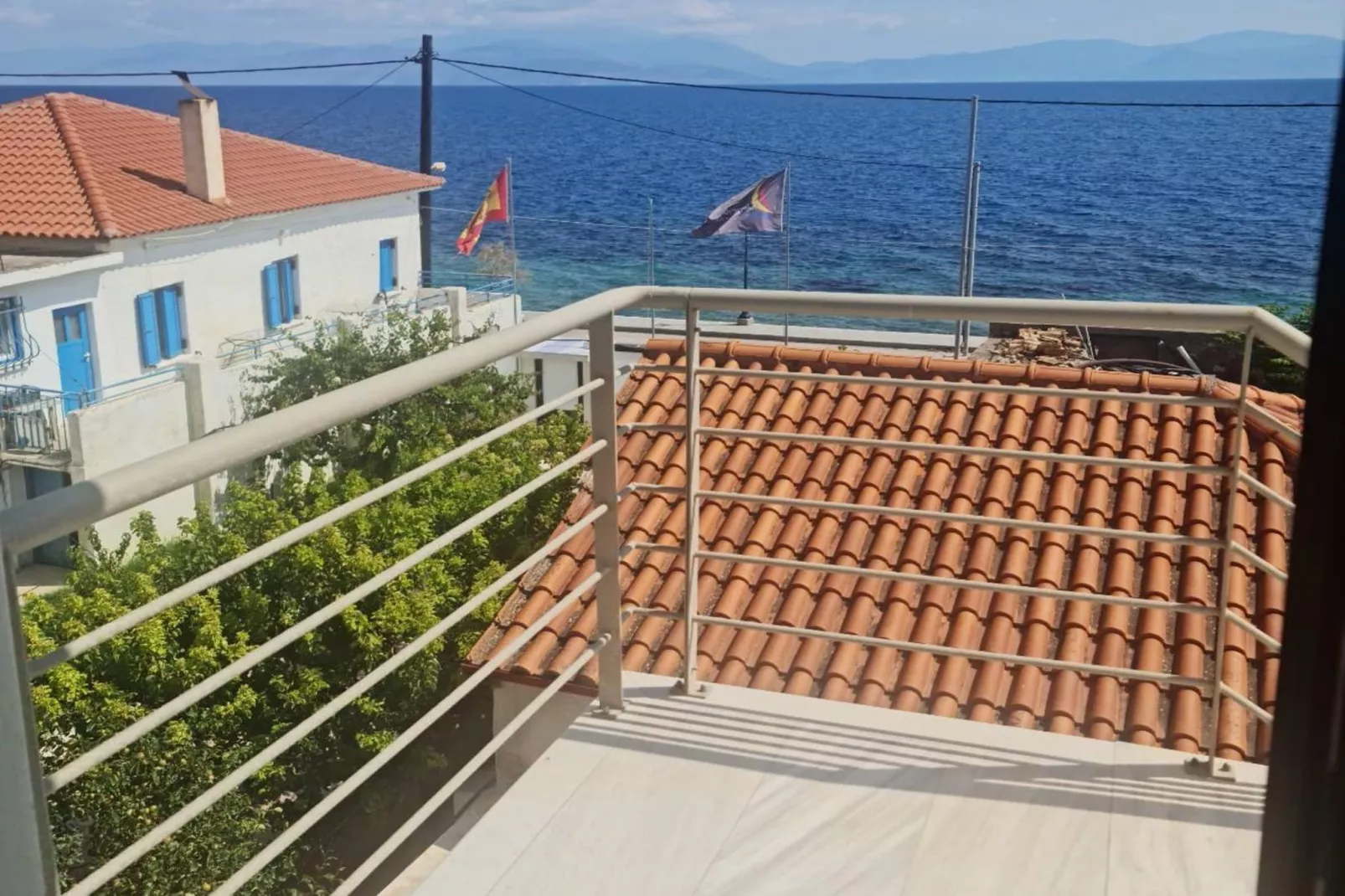 Beautiful House-Apartment Sea-Front Likoporia Korinthias-Terrasbalkon