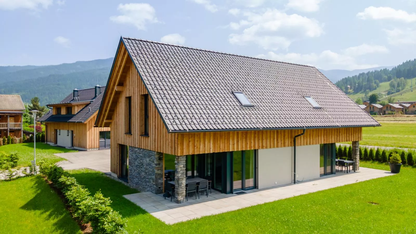 Mountain Chalet Chapeau-Buitenkant zomer