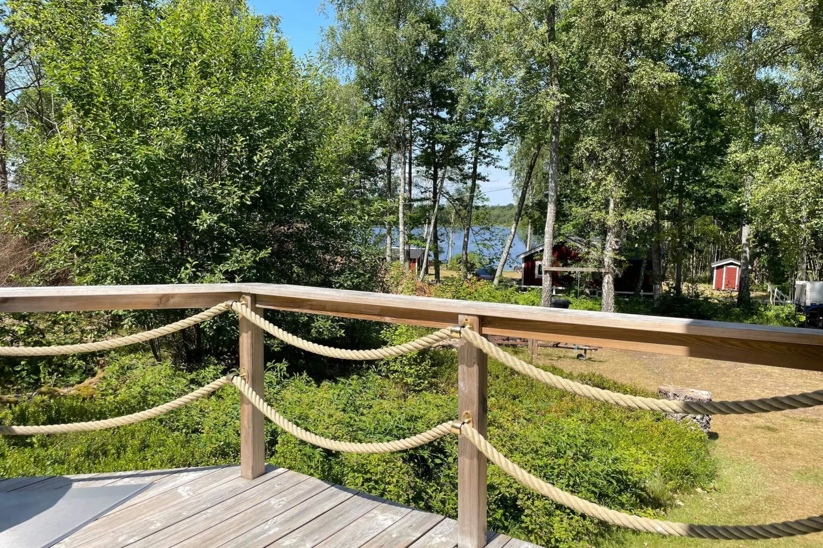 Licht vakantiehuis aan het meer-Buitenlucht