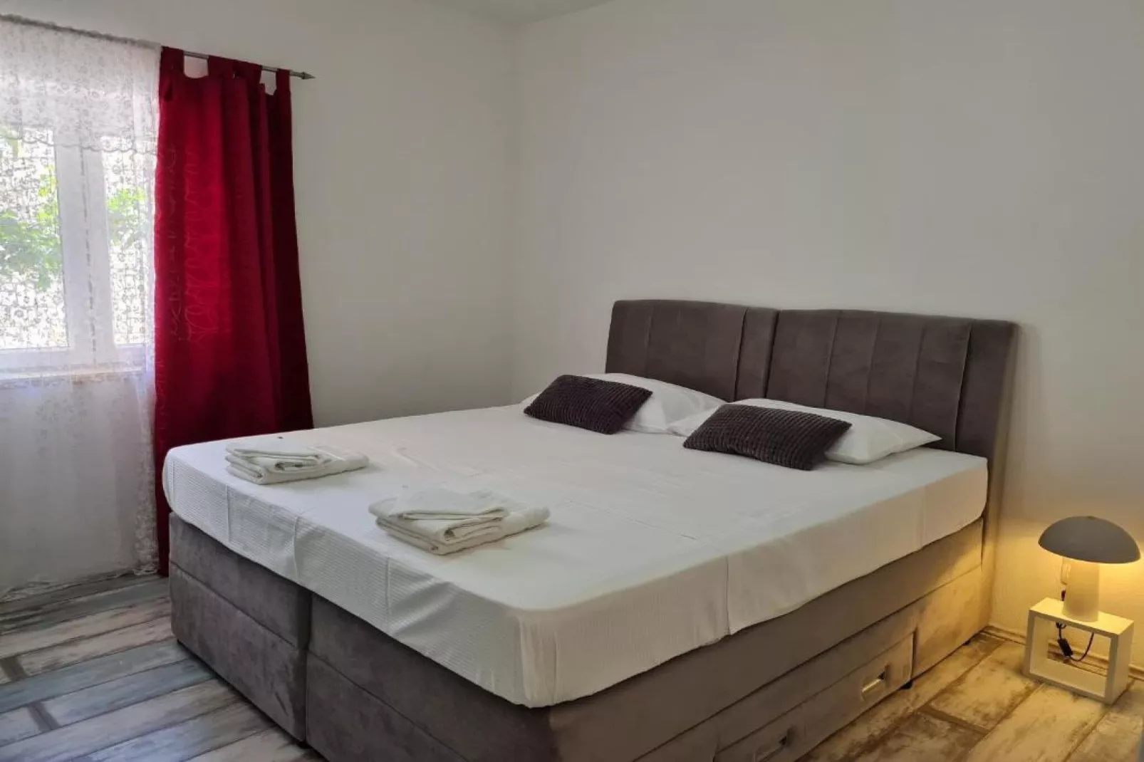 Luxury apartment Ani - Three Bedroom Apartment with terrace and Swimming pool-Slaapkamer