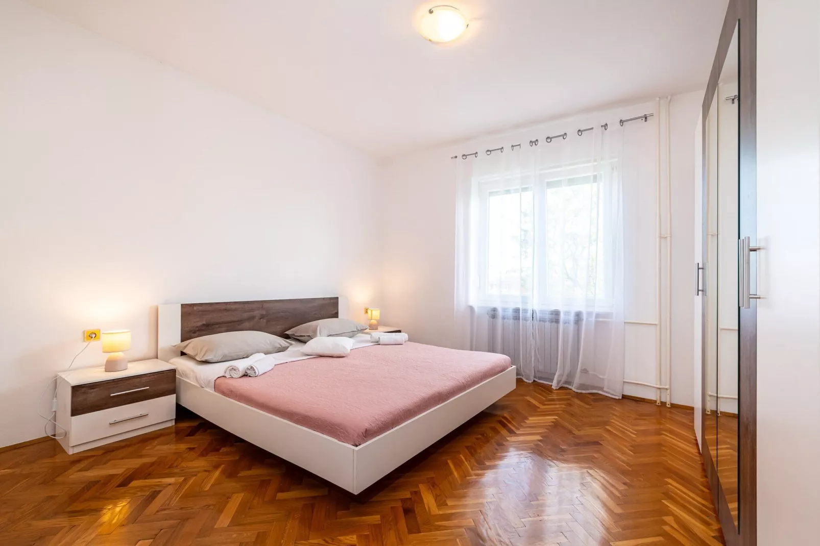 Holiday Home Villa Vesna Lux - Five Bedroom Villa with Swimming Pool-Slaapkamer