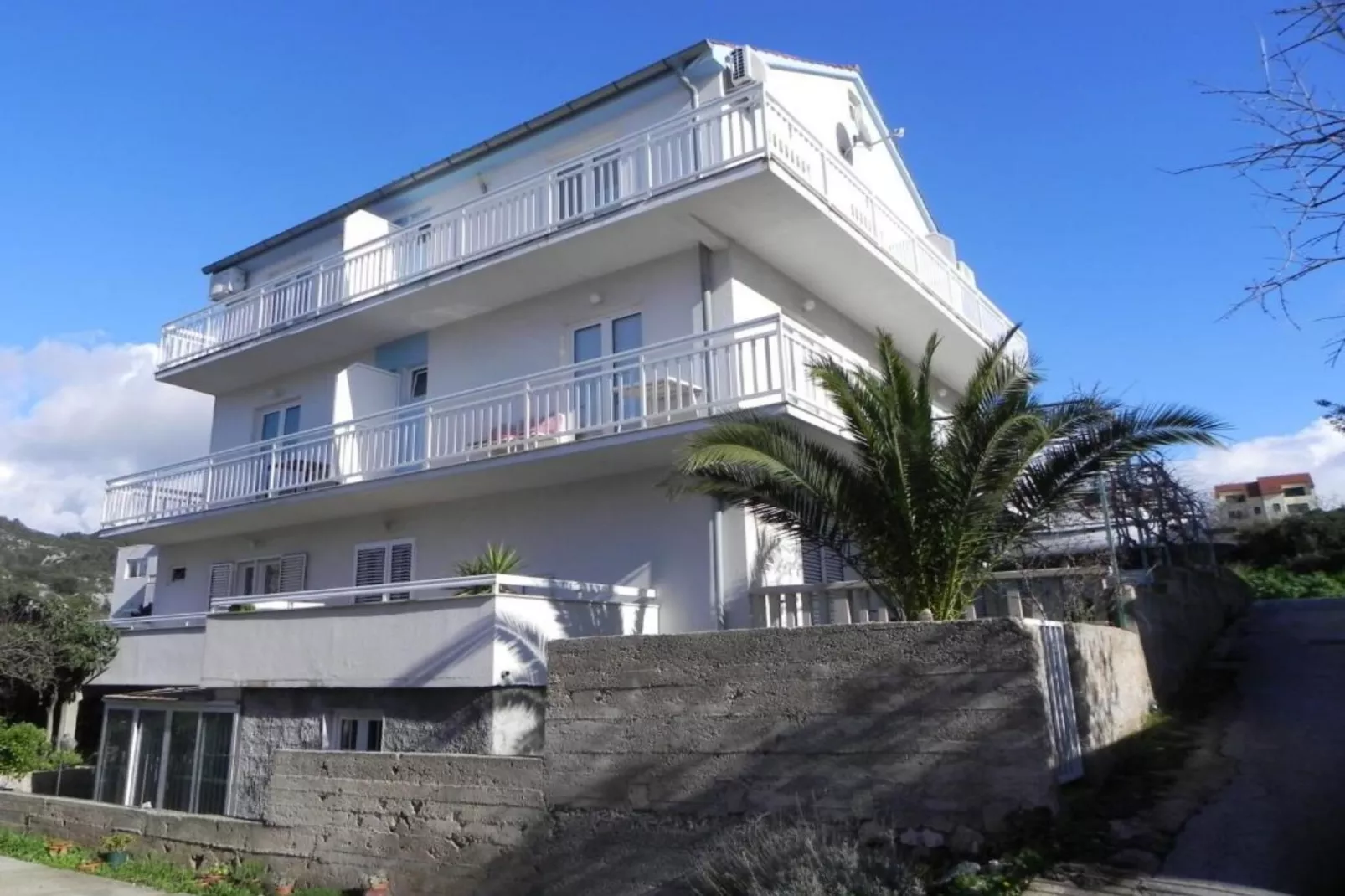 Apartments Trogrlić - Studio with Balcony-Buitenlucht