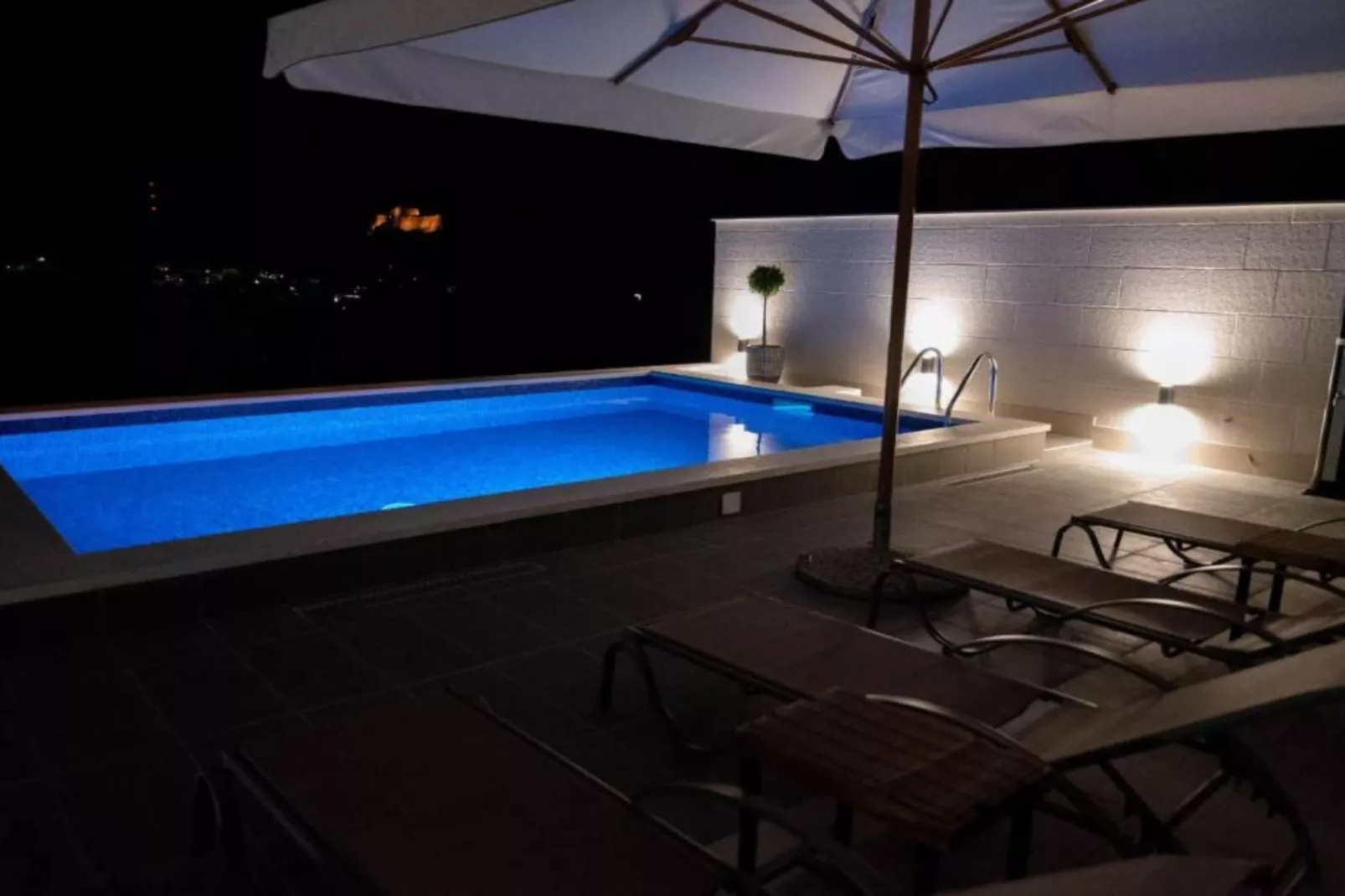 Apartments Trogrlić - Studio with Balcony and Sea View-Zwembad