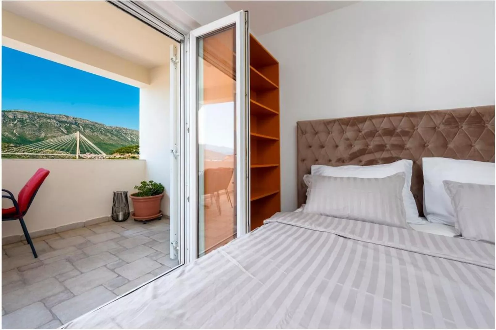 Apartments Meri & Karla - Two Bedroom Apartment with Balcony and Bridge View (Meri)-Slaapkamer