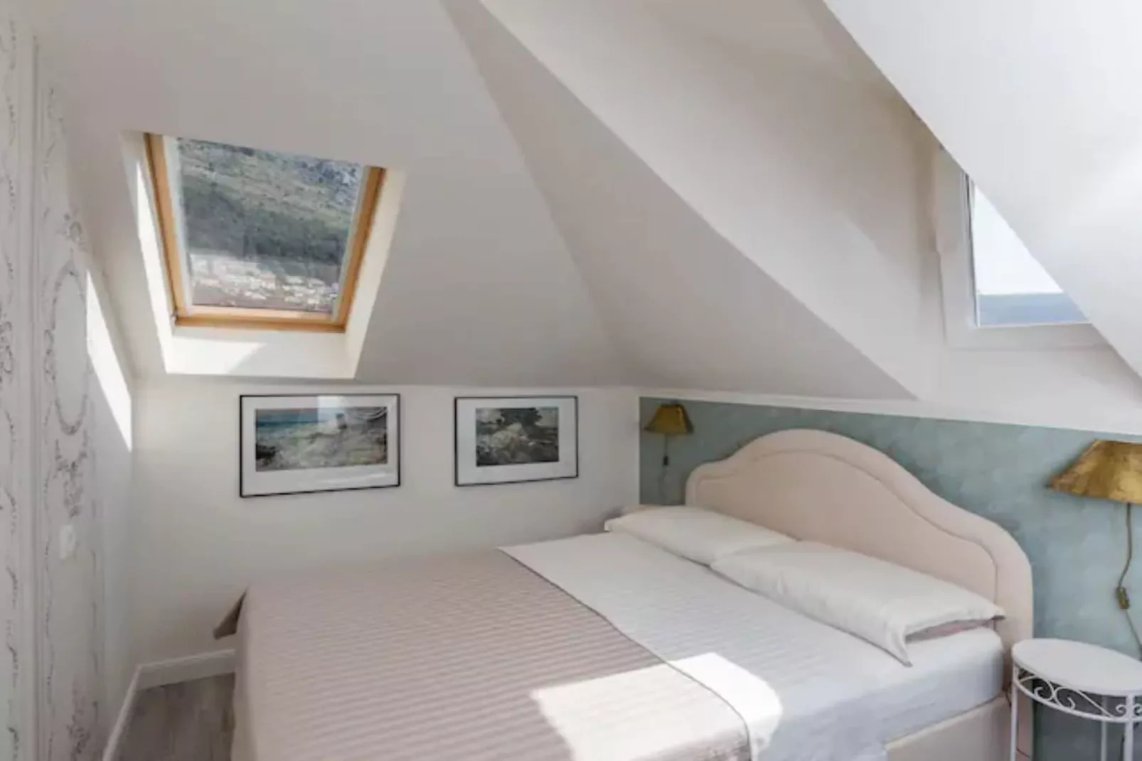 Apartment Ivančica - Double Room with Old town view-Slaapkamer