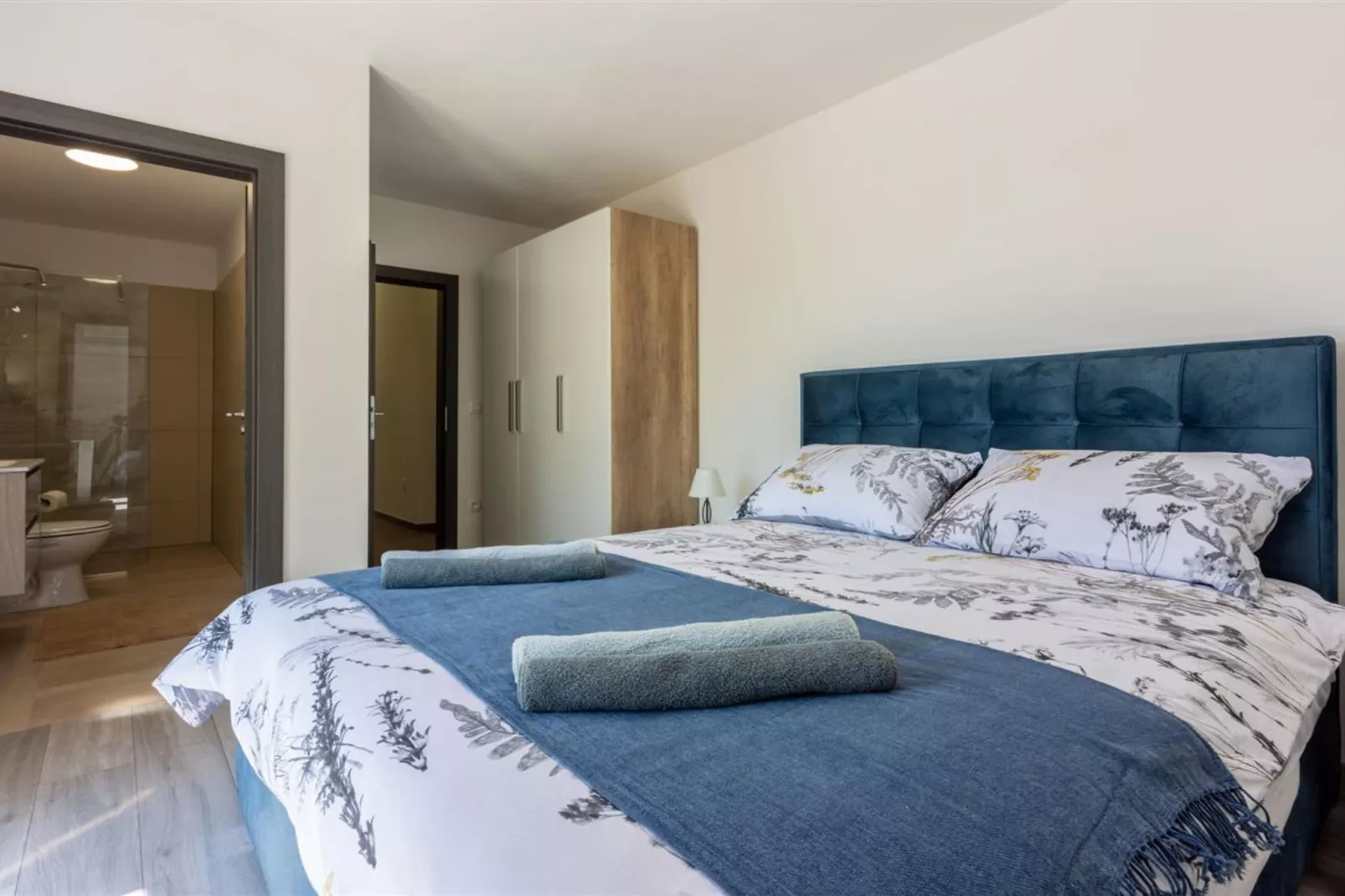 Three Bedroom Villa with Swiming Pool-Slaapkamer