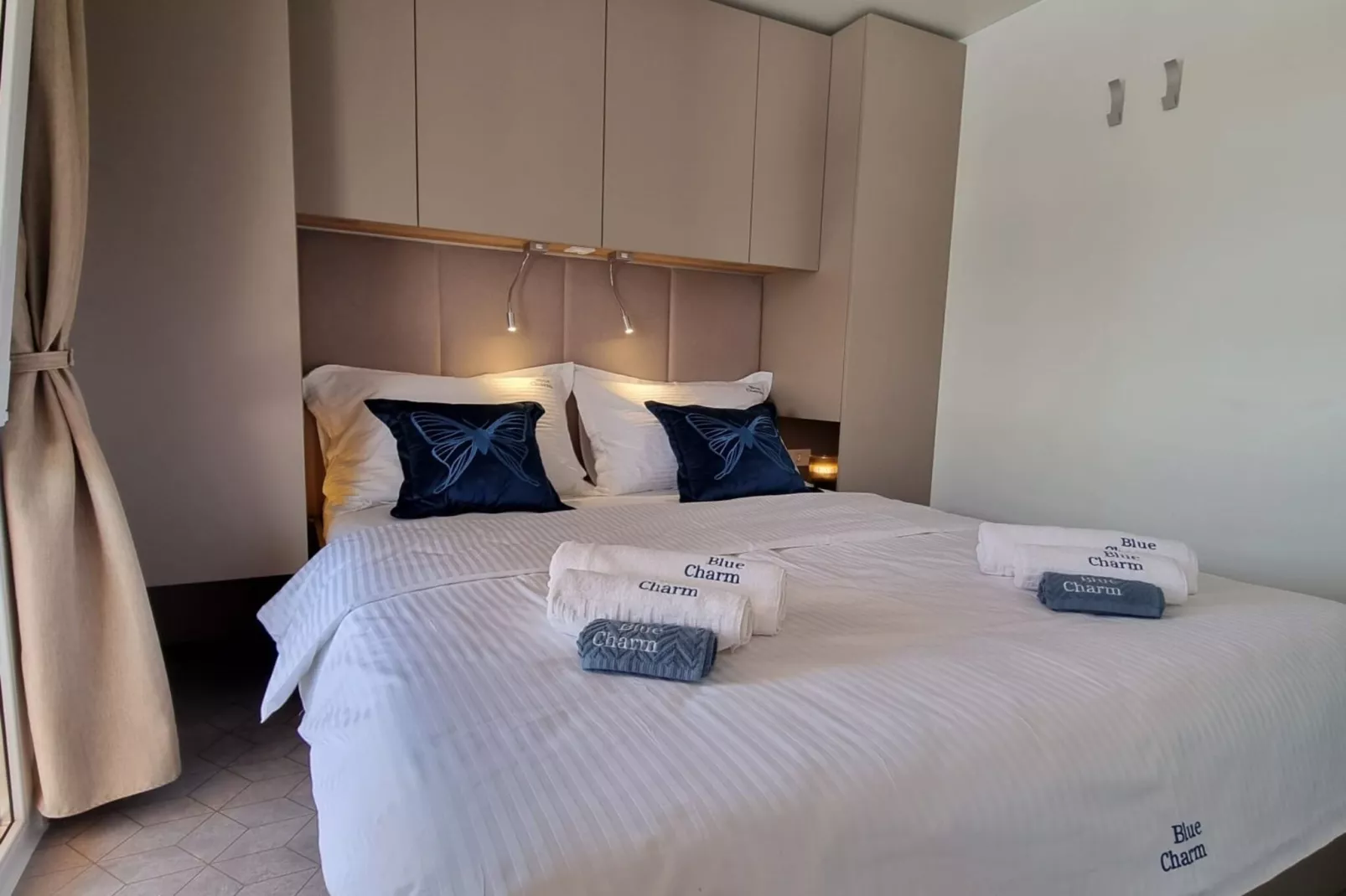 Blue Charm Mobile Home - Two Bedroom Mobile Home ( M10)-Slaapkamer