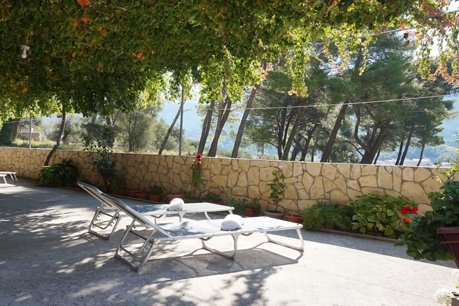 Beach House Žuljana - Two Bedroom Apartment with Terrace 2-Buitenlucht