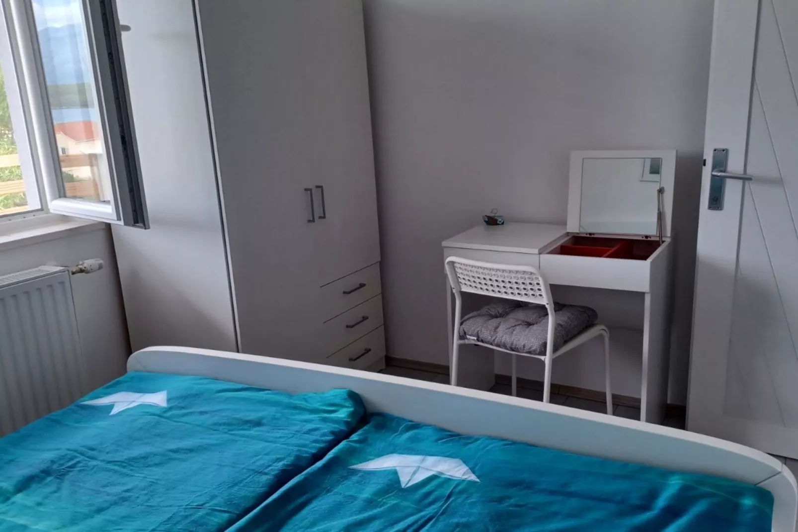 FreeMe Apartment - One Bedroom Apartment with Balcony and Sea View-Slaapkamer