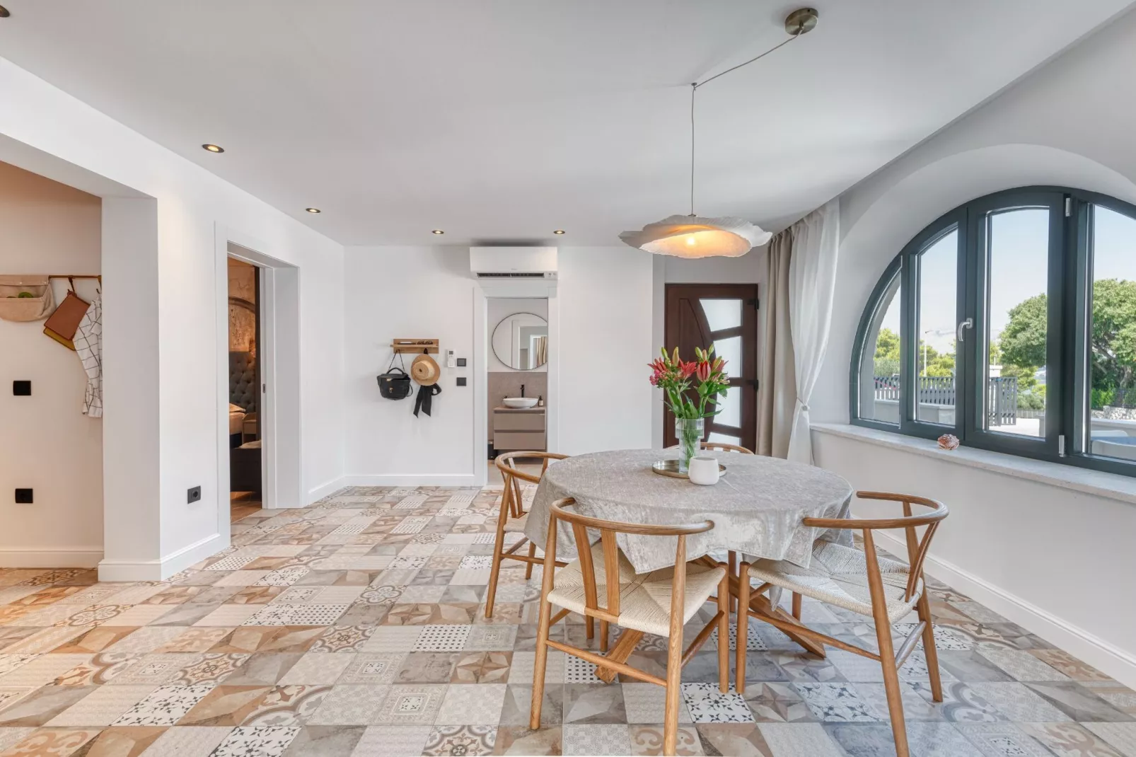 Luxury SPA B.one Apartment - Two Bedroom Apartment with Private Pool and Hot Tub-Eetkamer