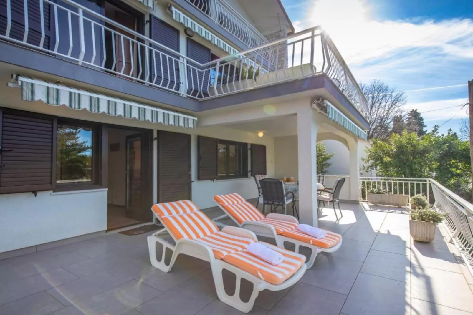 Apartment Villa Mirna - One Bedroom Apartment with Balcony and Garden View-Terrasbalkon