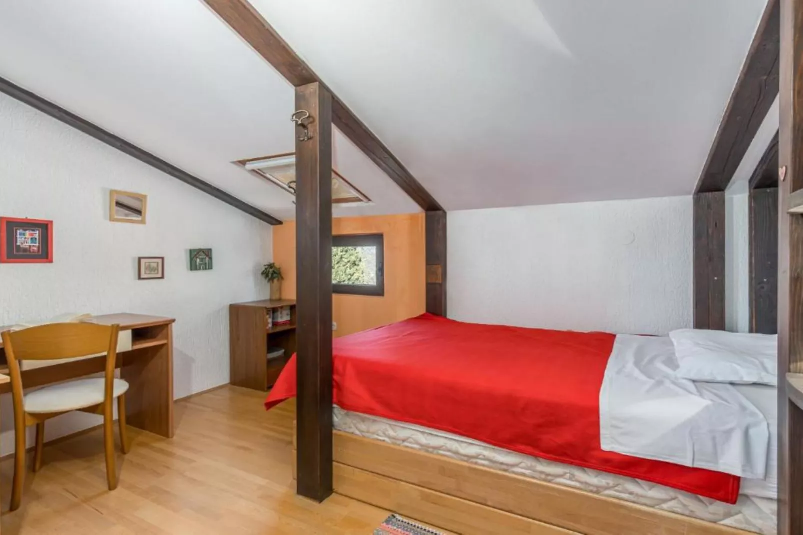 Apartment Villa Mirna - Three Bedroom Apartment with Balcony and  Sea View-Slaapkamer
