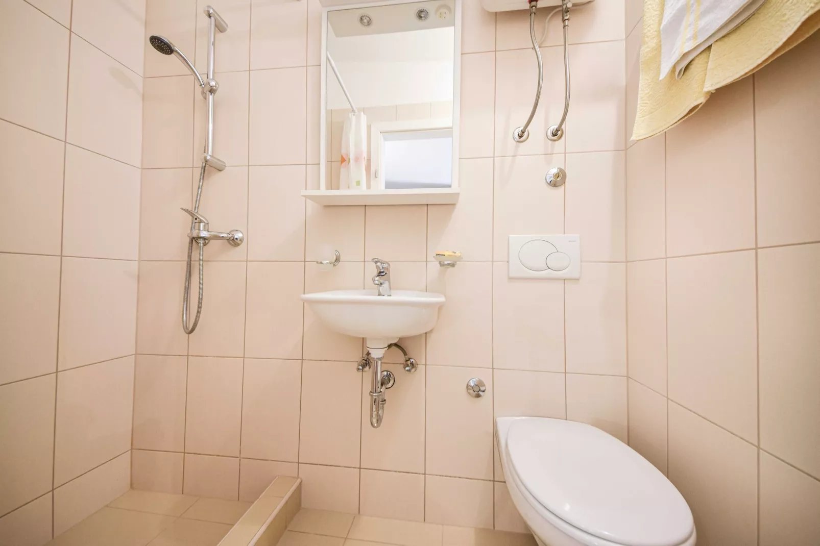 Apartments Gracin - Studio Apartment with Terrace (A4)-Badkamer