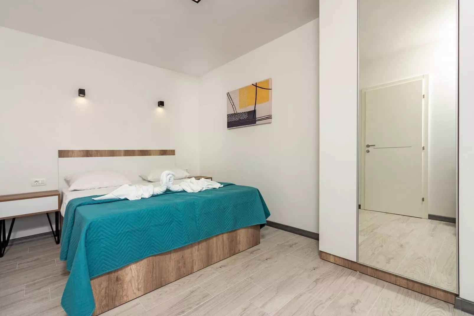 Modern Apartments with Private Balcony - One Bedroom Apartment (Owner S1)-Slaapkamer