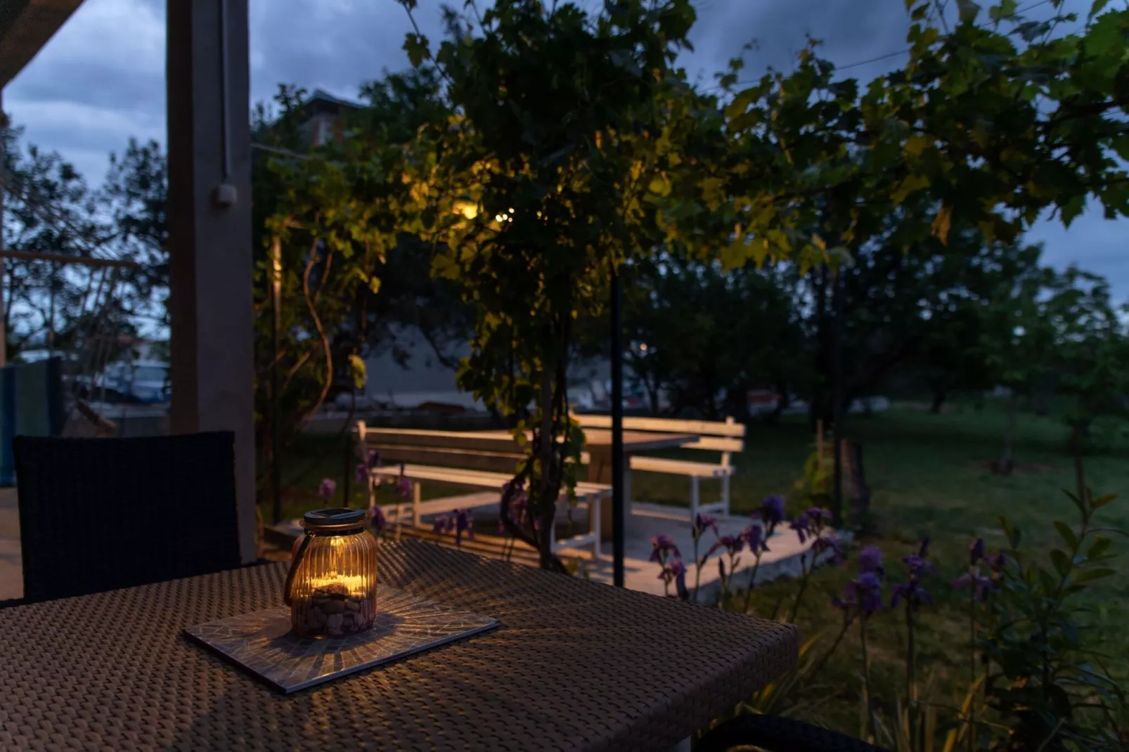 Tranquil and Stylish Apartment Kastel Novi - Studio Apartment with Garden-Tuinen zomer