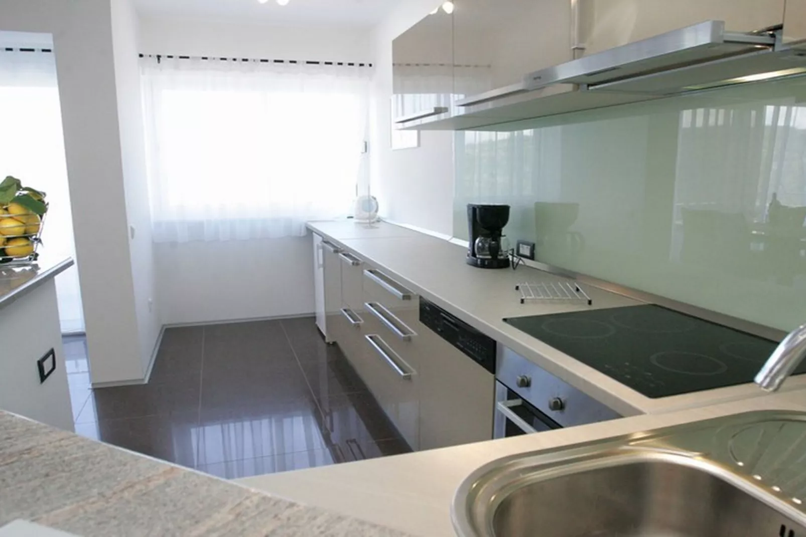 Okrug Gornji Luxurious Escape Villa with Pool - Five Bedroom Villa with Pool-Keuken
