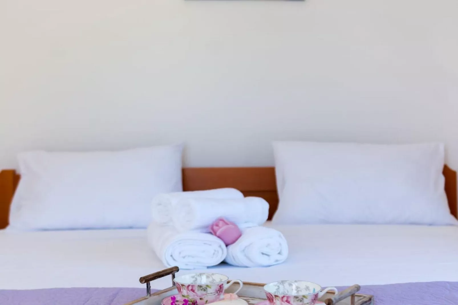 Seaside Getaway Holiday Home with Patio Slatine - Three Bedroom Holiday Home-Slaapkamer