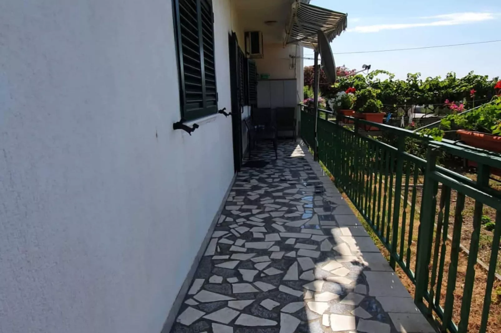 Spacious Apartment Steps from the Beach, with Private Terrace and Grill - Three Bedroom Apartment-Terras
