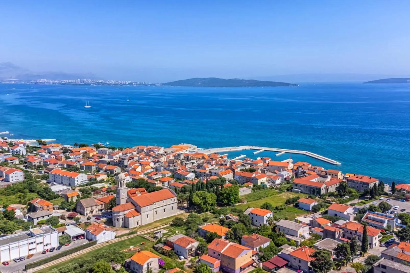 Sunny and Sleek Apartment Kastel Novi with Terrace - Three Bedroom Apartment with Terrace-Uitzicht