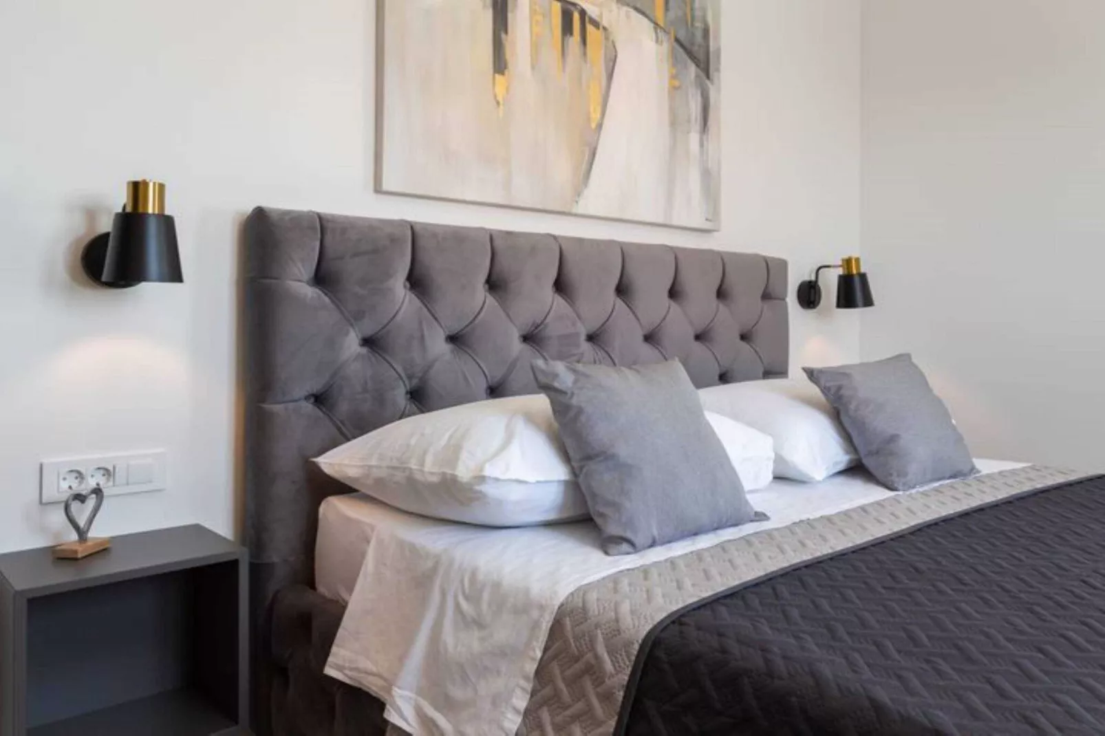 Shimmering Sea Apartment with Terrace - Four Bedroom Apartment with Terrace-Slaapkamer