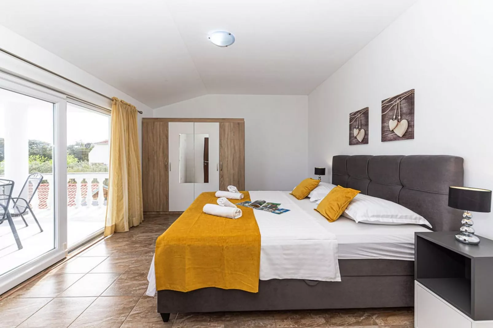 Exquisite Spacious Villa Bufaline with Pool and Gym - Eight Bedroom Villa with Pool and Gym-Slaapkamer