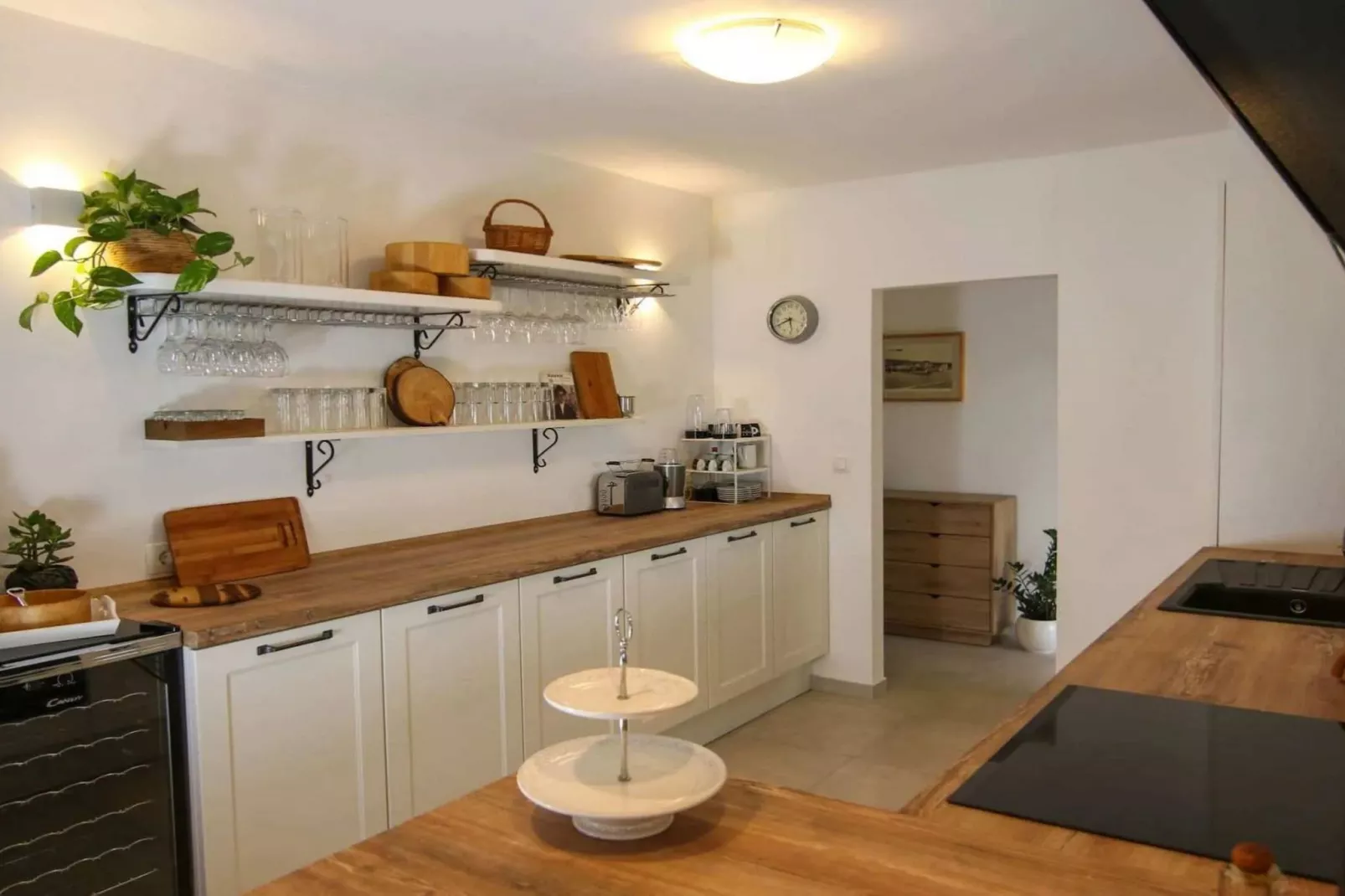 Secluded Oasis with Pool, Outdoor Kitchen, & Landscaped Terraces - Three Bedroom Villa-Keuken