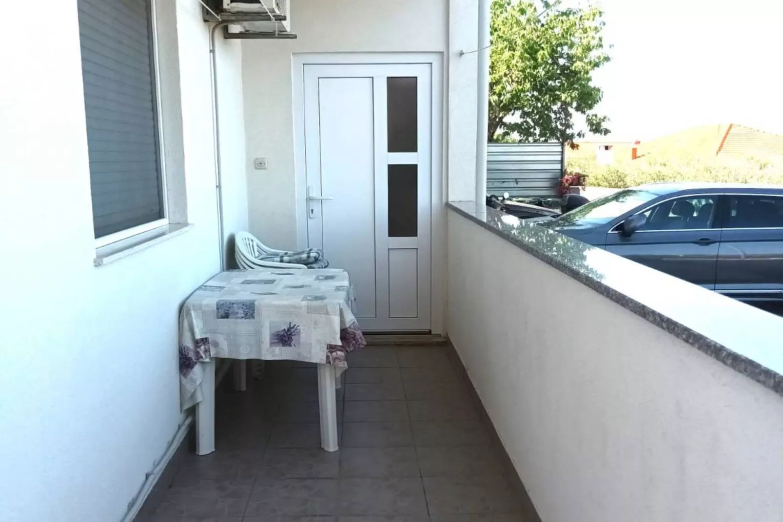 Seaside Okrug Gornji Apartment with Terrace and Patio - Two Bedroom Apartment with Terrace-Binnen