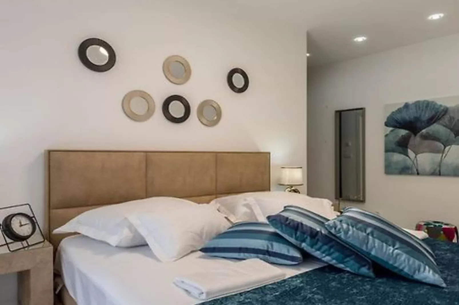 Modern & Stylish Villa with Private Pool - Four Bedroom Villa with Pool-Slaapkamer