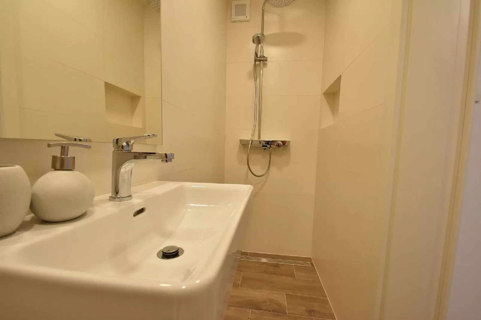 Apartment Mandika - One Bedroom Apartment-Badkamer
