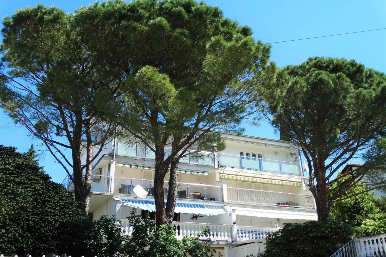 Selce Shorefront Apartment with Balcony and Sea View - Two Bedroom Apartment with Balcony and Sea View-Buitenlucht