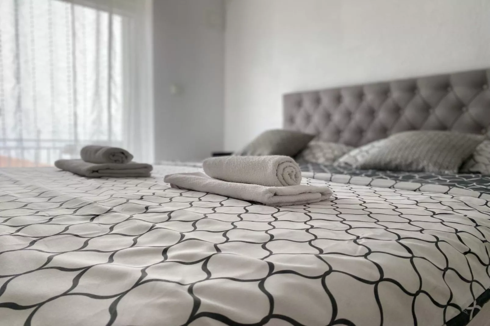 Luxury Lovran Apartments with Swimming Pool - Standard One Bedroom Apartment-Slaapkamer