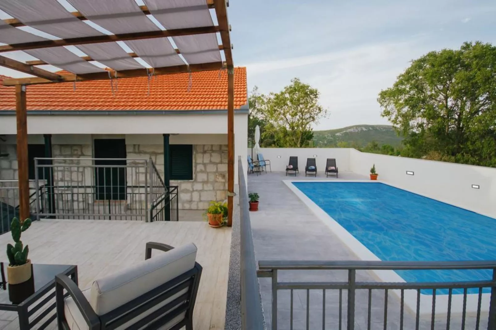 Tranquil Getaway Villa Prapatnica with Pool and Garden - Three  Bedroom Villa with Pool-Buitenlucht