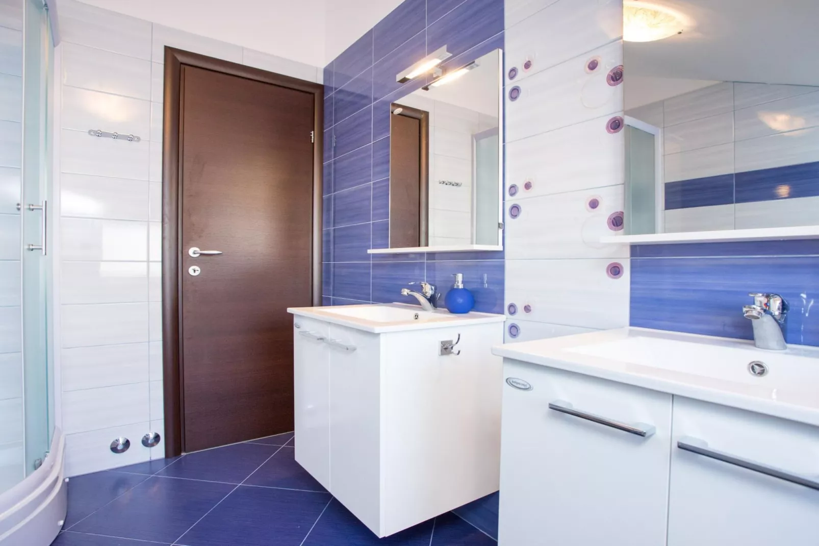 Scenic Elegant Apartments Krk with Balcony and Pool - Comfort Two Bedroom Apartment with Balcony and Pool (owner 4)-Badkamer