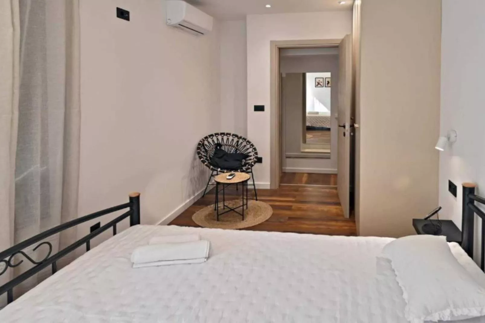 Luxury Slatine Apartments with Terrace and Garden - Two Bedroom Apartment with Terrace-Slaapkamer
