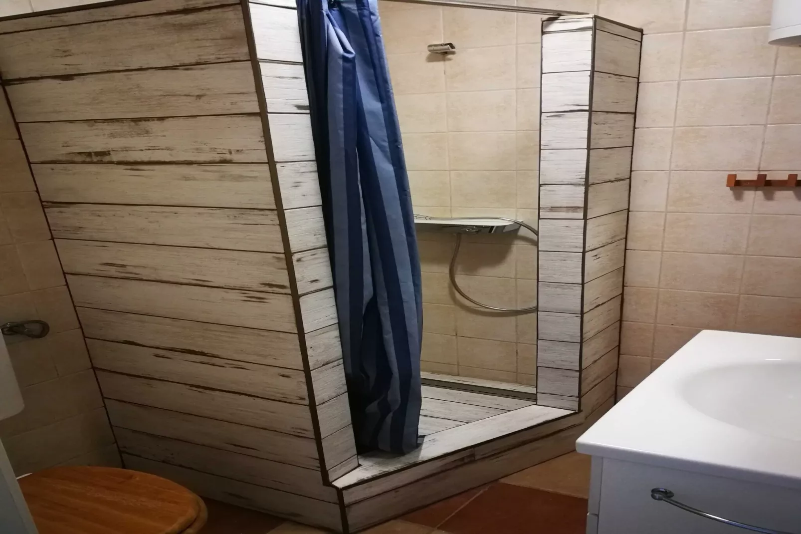 Two-Bedroom Apartment (A2-Luna)-Badkamer