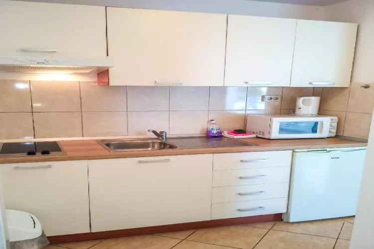 Lumbarda Resort Apartments - Comfort One Bedroom Apartment D4-Keuken
