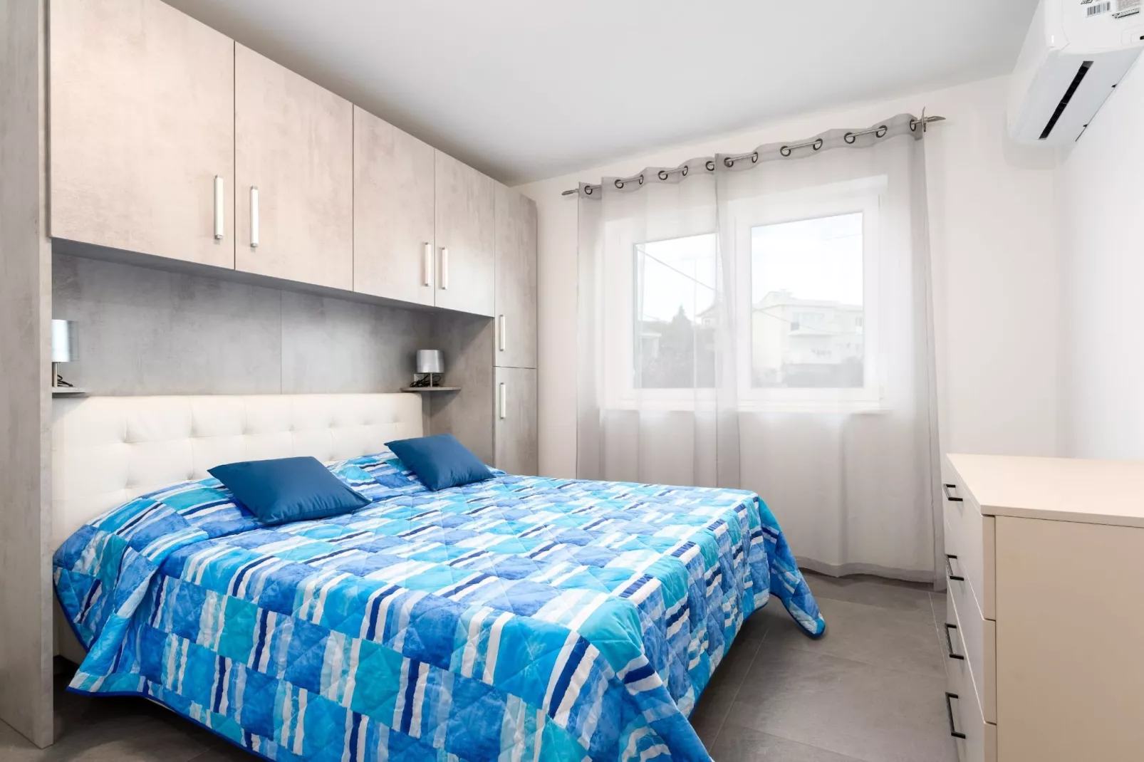 Apartment Baricevic - Two Bedroom Apartment with Balcony-Woonkamer