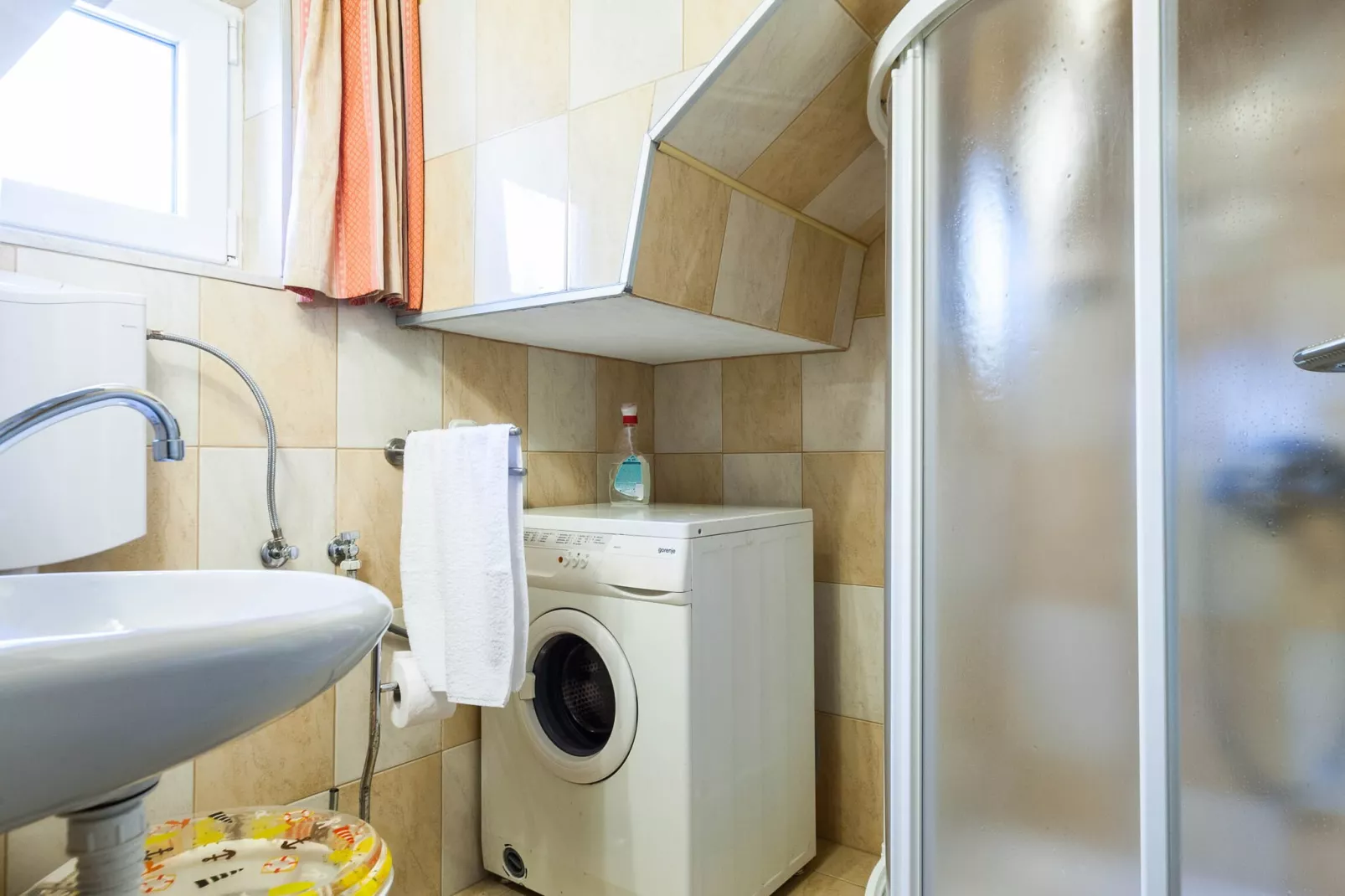 Cozy Apartments in Zadar with Sea and Mountain Views - One Bedroom Apartment with Balcony (owner 1)-Badkamer