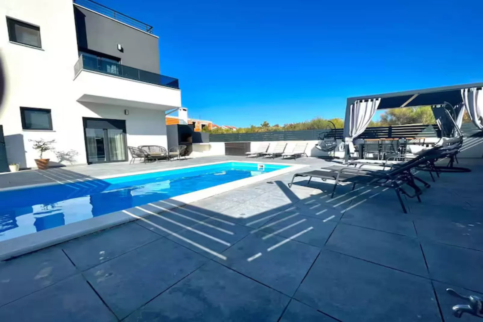 Villa  With Pool-Zwembad