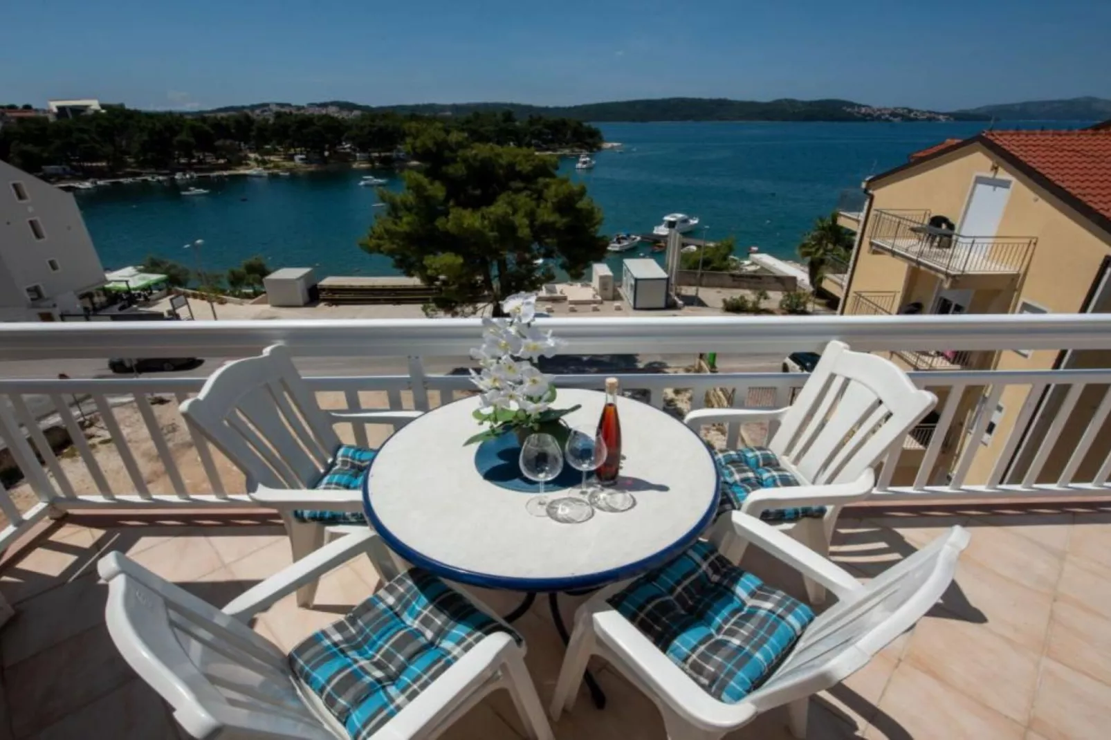 Villa Tomi - Studio With Sea View (5)-Terrasbalkon
